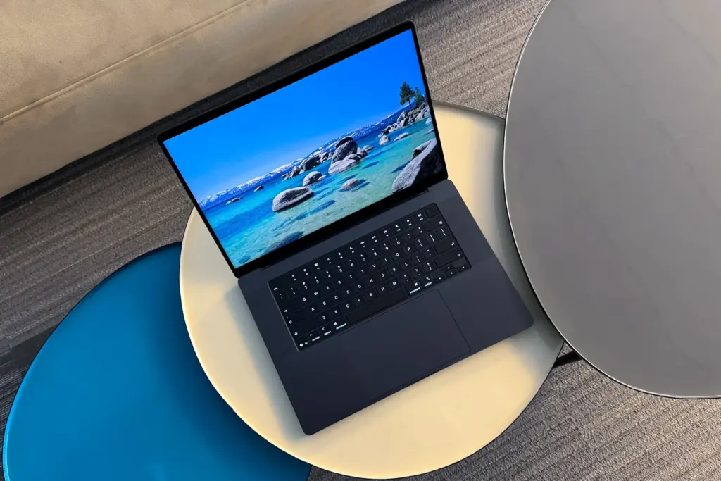 MacBook Pro M5 Max